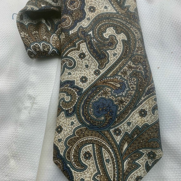 Burberry Men’s all silk green paisley classic tie. Good  condition, one size. - Picture 4 of 4